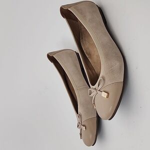 Vionic Minna Ballet Flat Beige Suede with Leather Toe and Heel Size 6